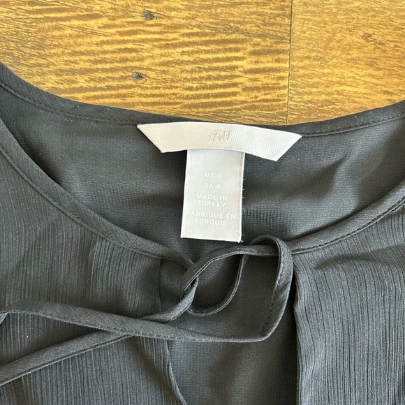 BUNDLE Of H&M Black top sheer sleeves and ANN TAYLOR quarter sleeve top - Picture 5 of 16